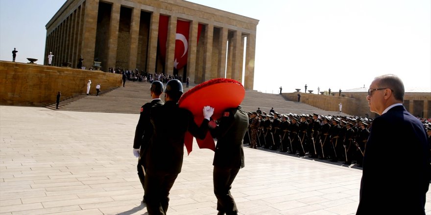 Erdoğan Anıtkabir özel defterine yazdı