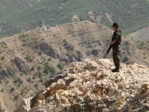 Diyarbakır'da çatışma: 1 şehit 4 yaralı
