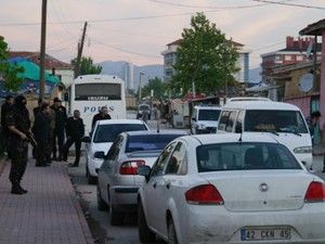 Özel Harekatlı şafak baskını: 50 gözaltı