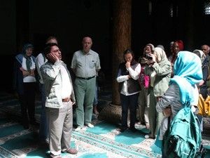 Yabancı turistlerin ezan ilgisi