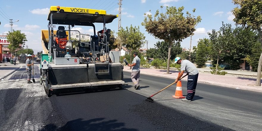 Büyükşehir Karaman Caddesinde asfalt yeniliyor