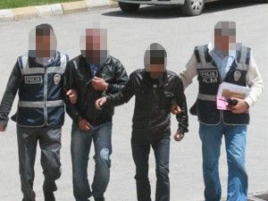 Esrar taşıyan 2 kişi gözaltında