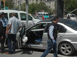 Seyir halindeki araca silahlı saldırı