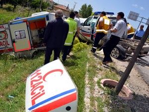 Cezaevi aracı ile ambulans çarpıştı