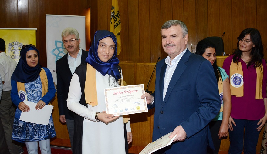 Vakıf İnsan Projesi’nde Eğitimcilere Sertifikaları Verildi