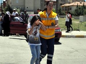 Ambulans ile otomobil çarpıştı