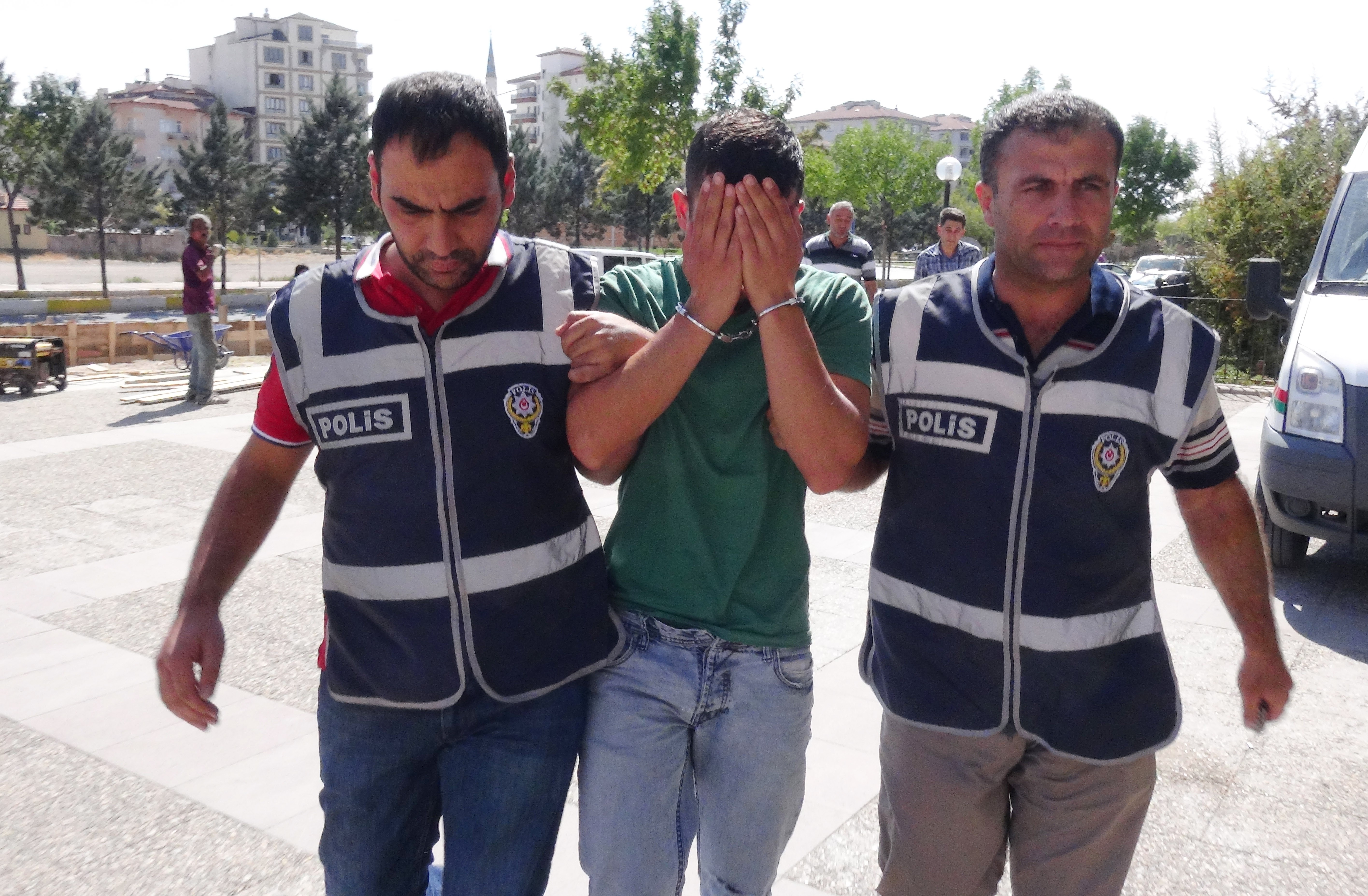 Telefon dolandırıcısından servet çıktı