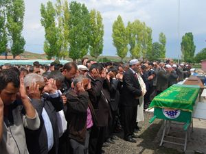 Kazada ölenler toprağa verildi