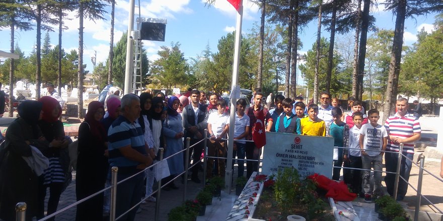 Karapınarlı öğrencilerden Halisdemir'in mezarına ziyaret