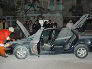 Polis memurunun otomobili yandı