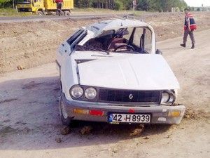 Beyşehirde otomobil devrildi: 3 yaralı