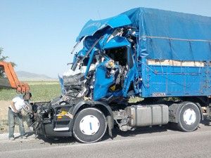 Konyada trafik kazası: 1 ölü, 1 yaralı