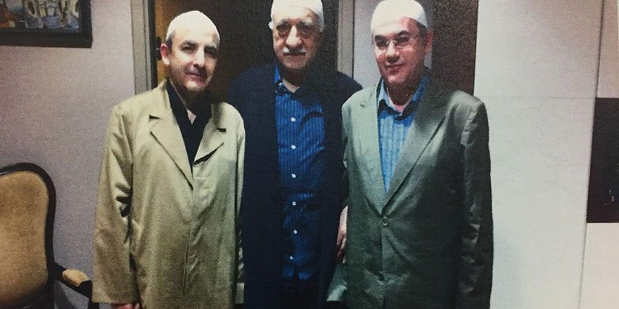 Gülen’le fotoğraflarını sildi ama…