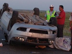 Akşehir'de otomobil takla attı