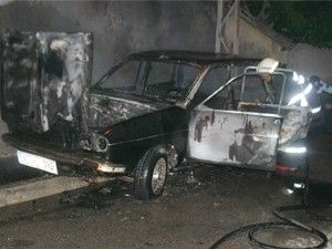 Park halindeki oto yandı