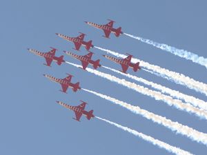 Türk Yıldızları ve Anadolu Kartalı