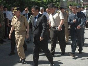 Komutanlar şehit evinde