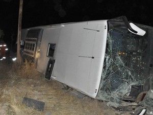 TIR, Yolcu Otobüsüne Çarptı