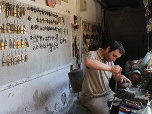 Hırsız balkondan giriyor