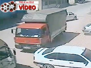 Kadın sürücü depoya daldı!