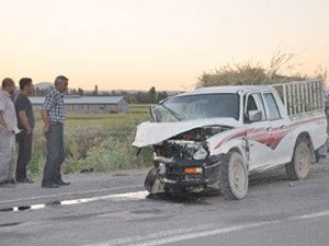 Otomobil ile ot yüklü pikap çarpıştı: 4 yaralı