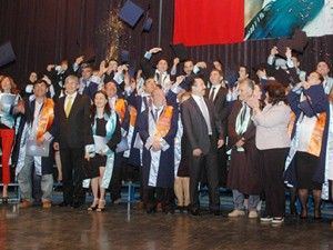 Fen bilimleri enstitüsünde mezuniyet sevinci