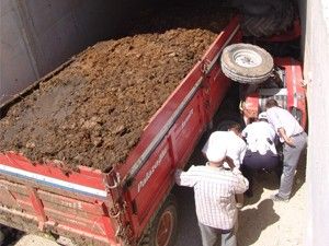 Akşehir'de traktör devrildi: 1 ölü