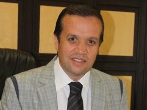 Siyaset, mahalli basına borçlu