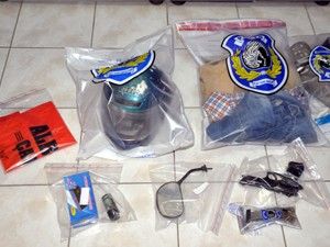 Şüpheliyi başındaki kask yakalattı