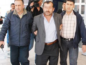 Sahte kimlik yakalattı