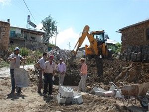 Köy halkından imece örneği