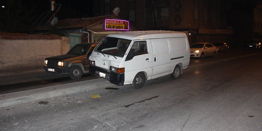 Mendil satan 3 kardeşe otomobil çarptı: 1'i öldü