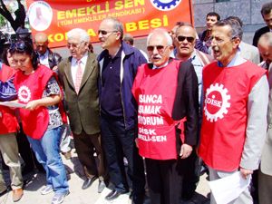 Emekliler, maaş promosyonlarını istiyor