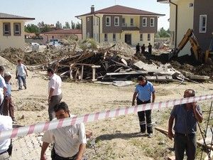 Göçük altında kalan işçi hayatını kaybetti