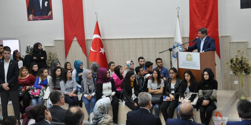 Eski Başbakan Davutoğlu Akşehir'de