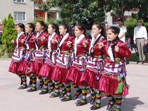 Akşehirde halk oyunları şampiyonası başladı