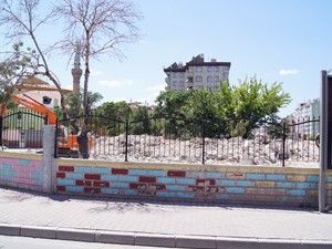 İhsaniye İlköğretim Okulu yıkılıyor