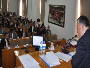 Meclis yaza tempolu başladı