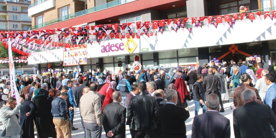 Adese Fetih Caddesi'nde yeni mağazasını açtı