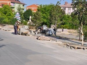 Seydişehir Belediyesi kaldırımları yeniliyor