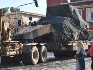 Sınıra askeri sevkiyat sürüyor