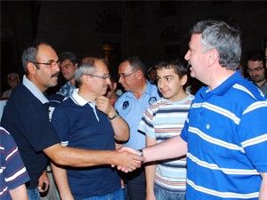 Berat Kandili'ni vatandaşlarla kutladı