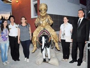 Akşehirde ateşbaz ve jonglör gösterisi