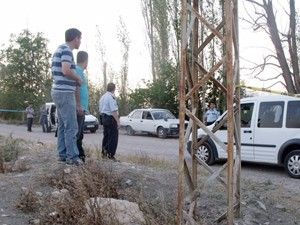 Tabanca ile kendini yaraladı