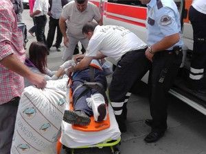 Sürücü araçta sıkıştı