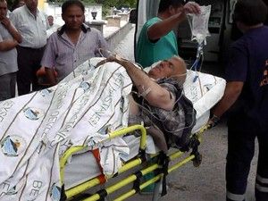 Biçerdöver çiftçinin elini kopardı