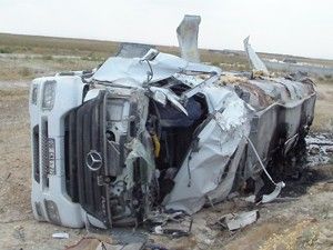 Konya'da zift yüklü tanker devrildi