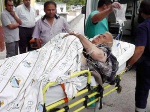 Biçerdöver çiftçinin elini kopardı