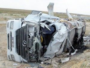 Cihanbeylide zift yüklü tanker devrildi