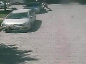 Belediye araçlarına böyle saldırdı